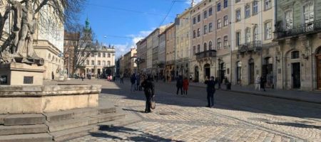 Полные церкви и забитые маршрутки: как во Львове проходит "тотальный карантин"