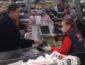 Покупатель устроил скандал в супермаркете из-за сдачи мелочью: позорное ВИДЕО