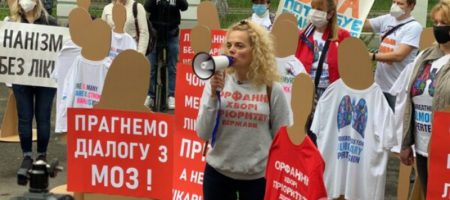 В Киеве под Минзравом люди устроили акцию протеста
