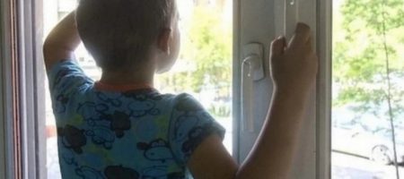 В Бердичеве горе-мамаша ушла на несколько дней, оставив сына без еды