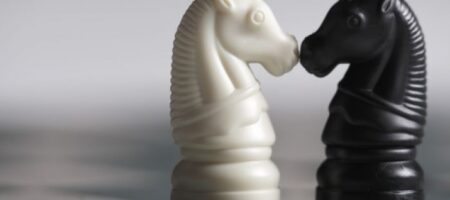 Шахматы уличили в расизме: белые начинают и выигрывают