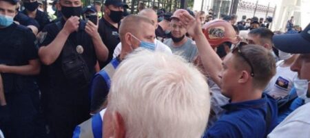 Стычки под ОП: митингующие шахтеры схлестнулись с полицией