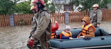 На Львовщине из-за разлива реки подтоплены около 100 домов и повреждены мосты
