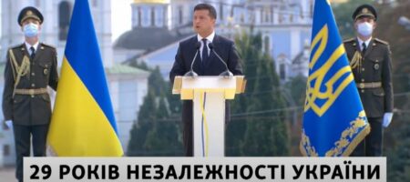 Зеленский выступает на "Марше защитников Украины" в Киеве