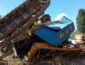 В Харькове вместе с крановщиком рухнул огромный строительный кран (ФОТО)
