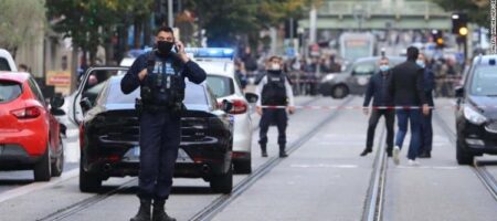 В ходе атаки в Ницце обезглавлена женщина, террориста задержали (ВИДЕО)