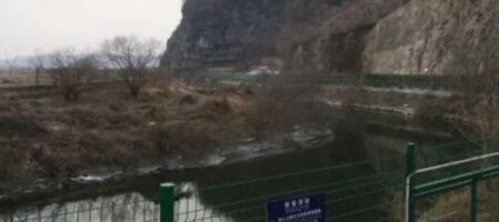 Мужчина сбежал из КНДР в Южную Корею, перепрыгнув трехметровый забор