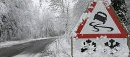 На дорогах гололедица: украинцев предупредили об опасности