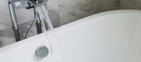 Почему стандартные ванны делают короче человеческого роста