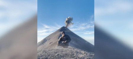 Вулкан Фуэго начал извержение за спиной туриста (ВИДЕО)