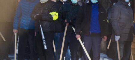 "Нацкорпус" экстренно заблокировал силовые отряды "ОПЗЖ": Медведчук свез в центр Киева десятки титушек