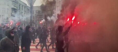 Киев в огне и дыму: В столице происходит митинг в поддержку заключенного Сергея Стерненко (ВИДЕО)