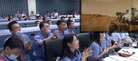 Китайцы высадили на Марс первый марсоход (ВИДЕО)