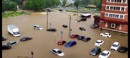 В Москве из-за ливня затопило станцию метро (ВИДЕО)