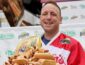 Установлен мировой рекорд по поеданию хот-догов