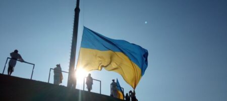 Украина отмечает день флага (ФОТО)