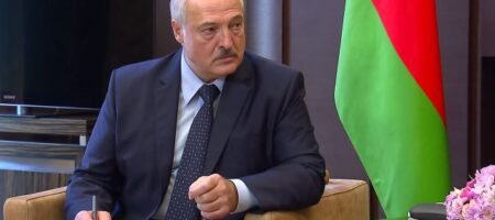 Лукашенко впервые назвал Крым "де-юре российским". И посетит его с Путиным