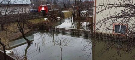 ГСЧС предупреждает о возможном затоплении автодорог на Закарпатье