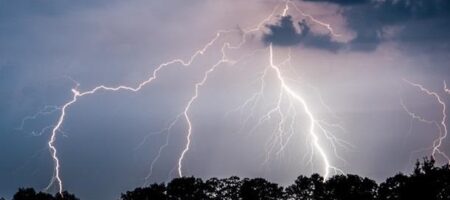 Дощі і грози: в Україні оголошено штормове попередження