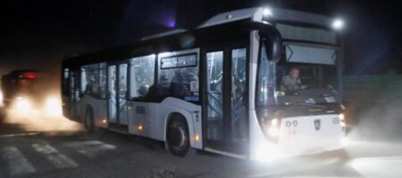З Азовсталі виїхали автобуси з бійцями - Reuters