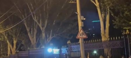 У Єревані протестувальники штурмують ворота парламенту - ЗМІ