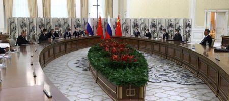 У Казахстані проходить зустріч Путіна та глави Китаю