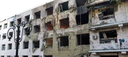 Рашисти вдарили ракетами по лікарні на Харківщині: загинув лікар