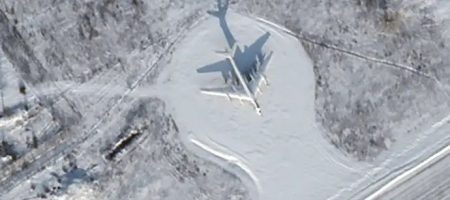 Супутникові знімки з "Енгельса": пошкоджень не помітно, але літаків поменшало