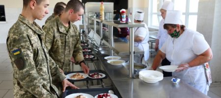 Міноборони закуповує харчі для військових у 2-3 рази дорожче – ЗМІ