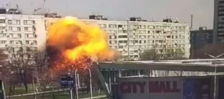 Момент удару РФ по дому у Запоріжжі потрапив на відео