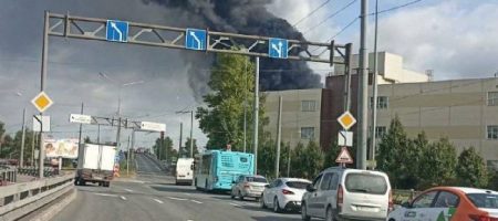 У Санкт-Петербурзі палає нафтобаза, повідомляють про вибухи