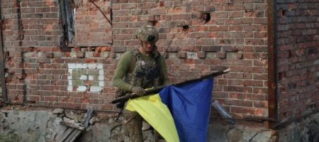 ЗСУ підняли прапор України над звільненою Андріївкою в Донецькій області (відео)