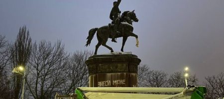 У Києві демонтують пам'ятник Щорсу. Хто він і чому йому не місце в Україні