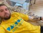 Відомий український співак опинився в інвалідному візку