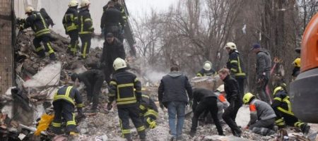 Рятувальна операція продовжується. Що відомо про удар по багатоповерхівці в Одесі