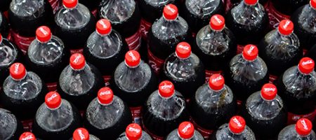 Скандал світового масштабу: Coca-Cola масово відкликає напої з магазинів шести країн